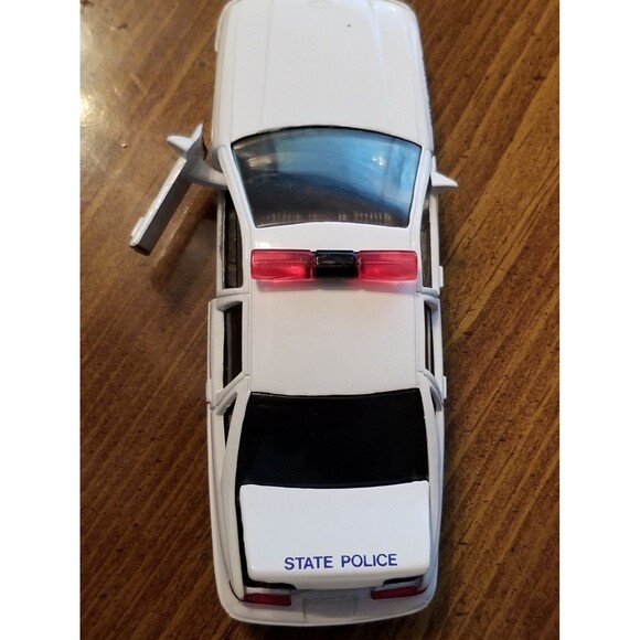 New Jersey State Police Road Champs die cast police car 1:43 scale - Picture 3 of 12